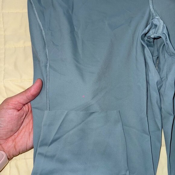 Lulemon base pace - Picture 3 of 3